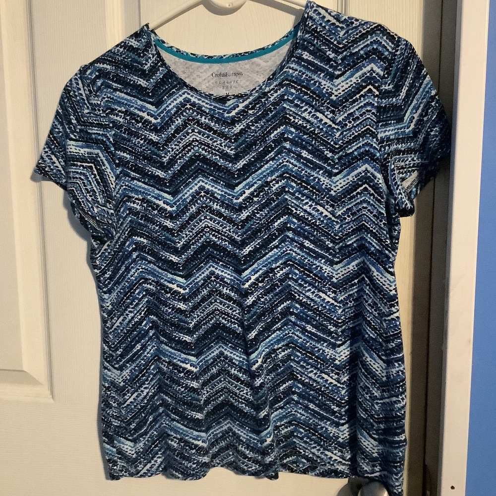 Women’s Croft & Barrow Blue Chevron/Stripe Top Size M